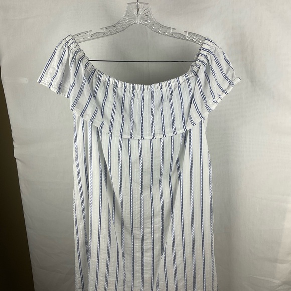 Off The Shoulder Dress - Picture 6 of 11